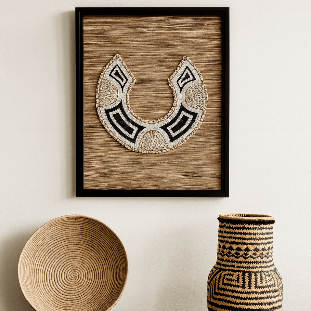 BHD HOME Artwork African Bead Horseshoe on Grass Weave Artwork