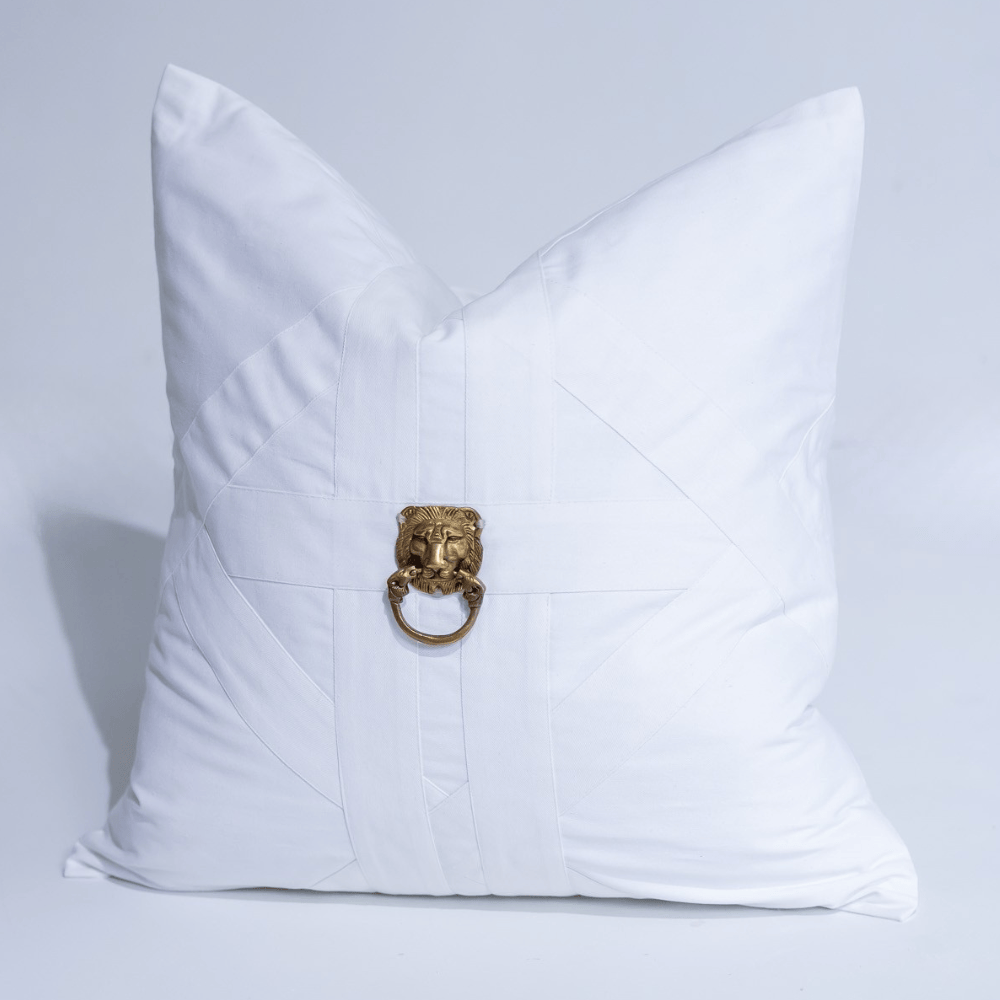 BHD HOME featurecushion Lions Head Gold on White Cross patch Black 55 x 55cm