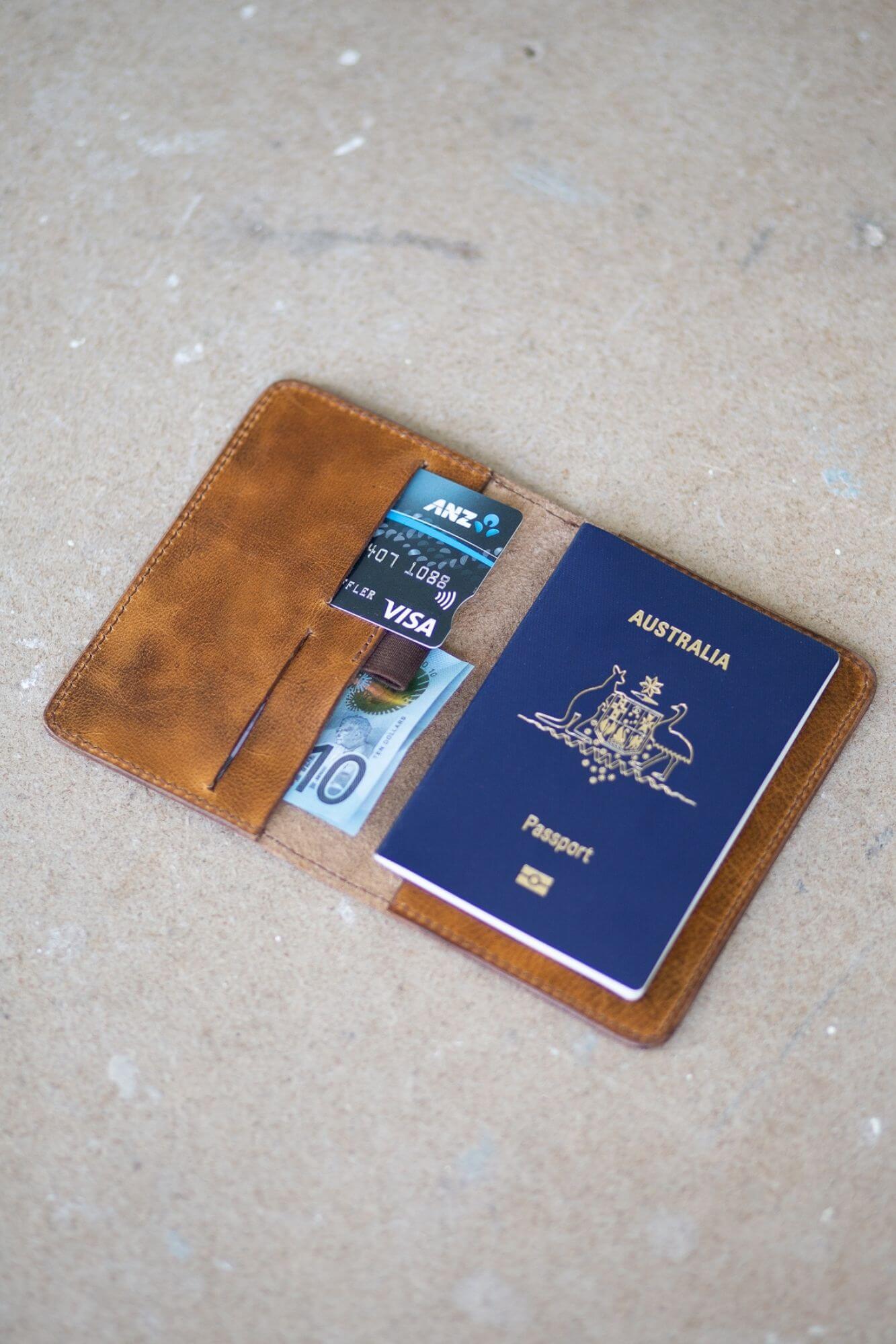 Aurelius Leather Leather Bag Crunchy Leather Passport Crunchy Leather Passport and Card Holder