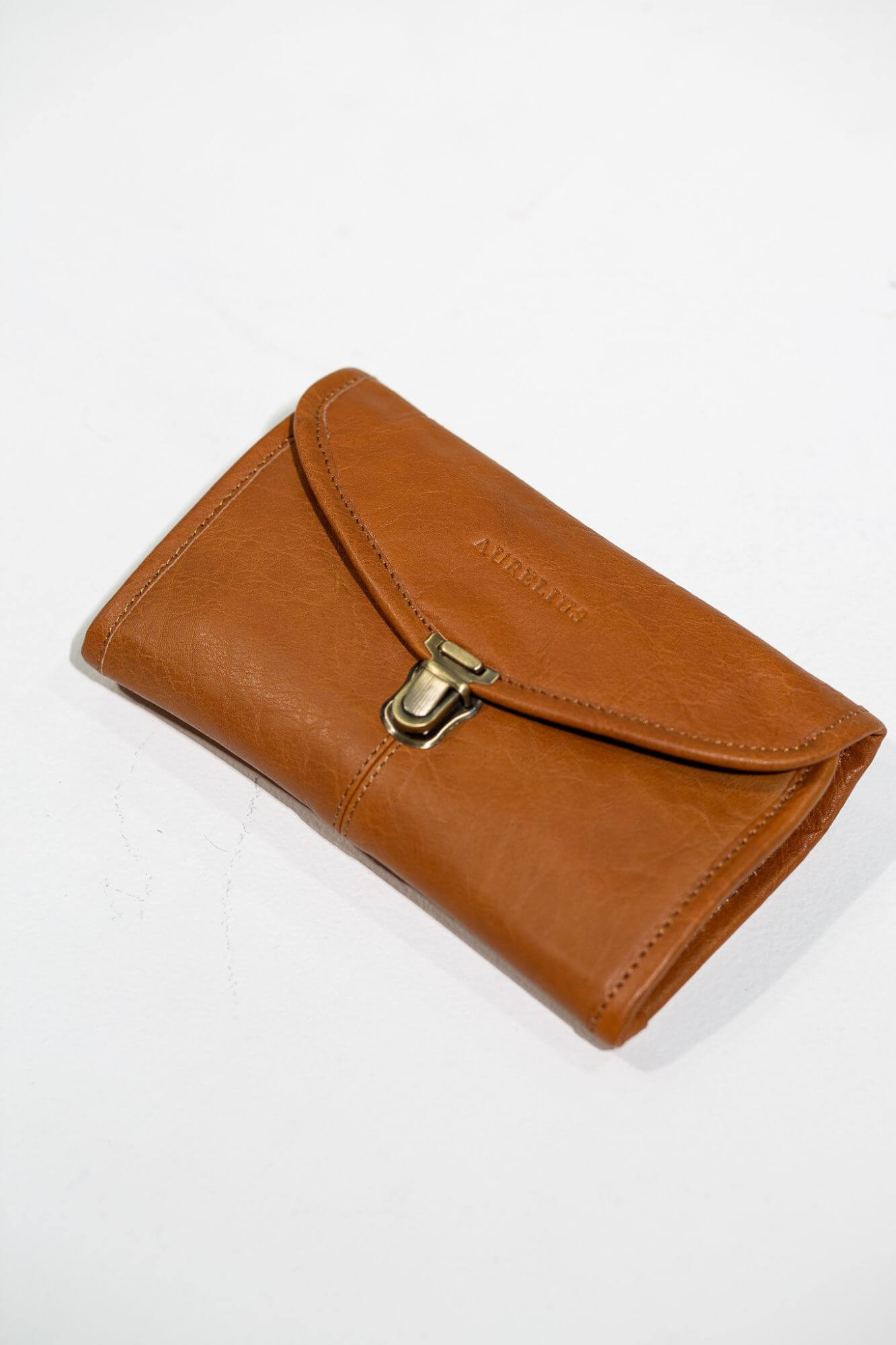 Aurelius Leather Leather Bag Tan Leather Carter Everyday Tech Wallet