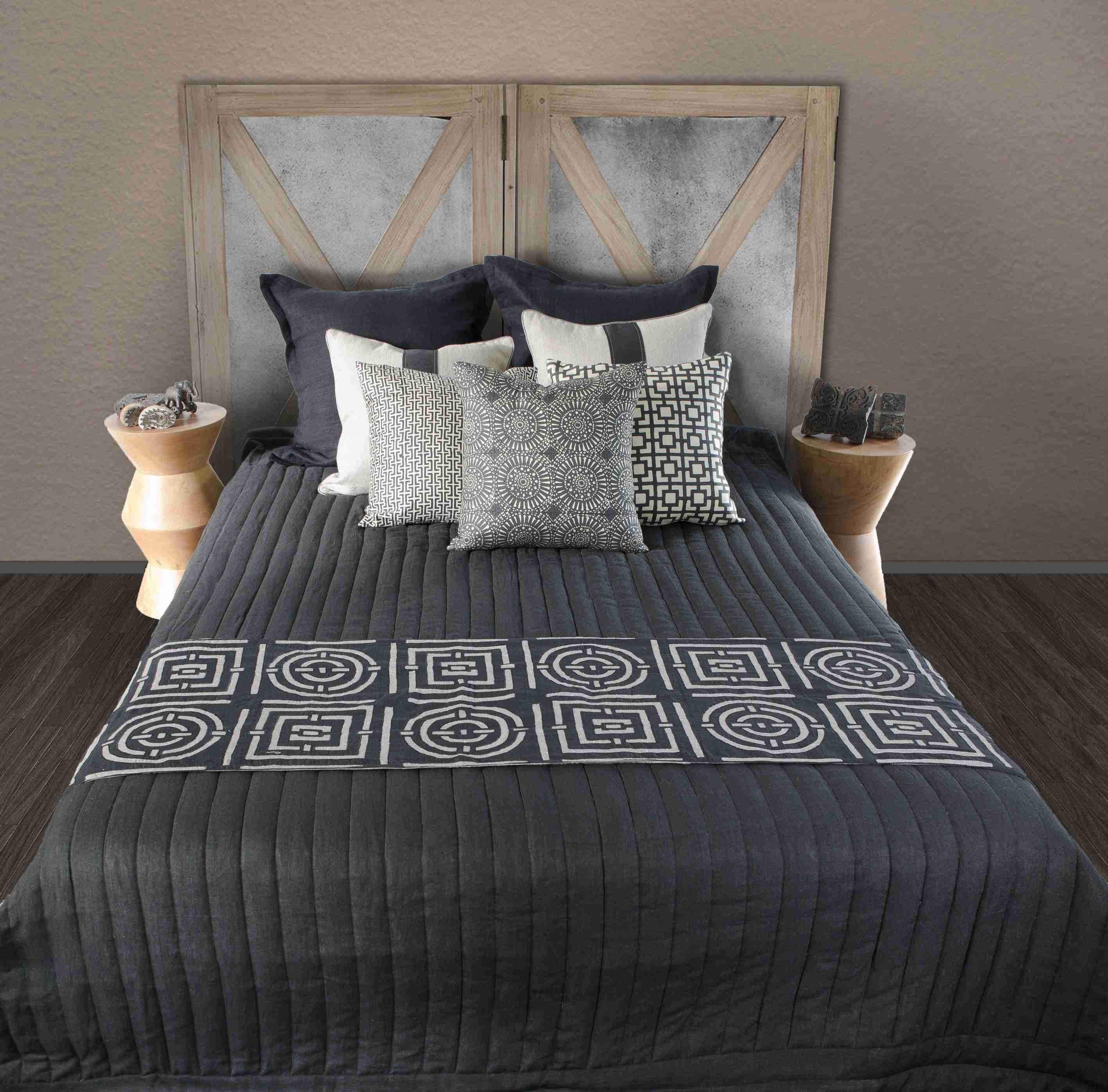 Bandhini Design House Quilt Linen Black Quilt