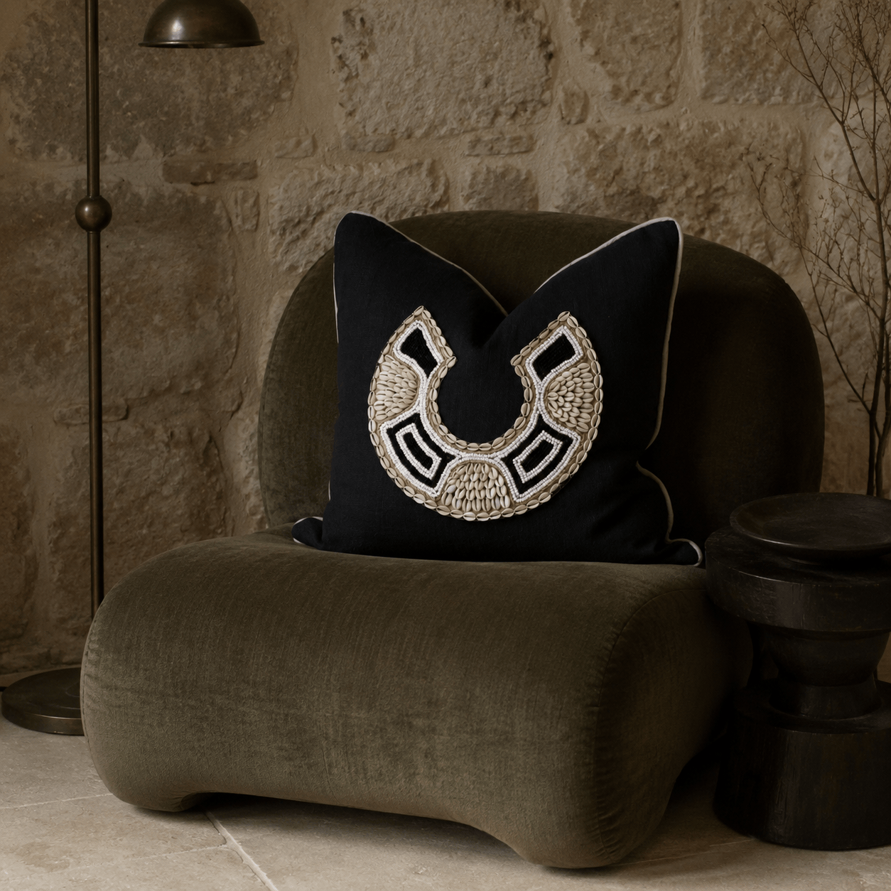 BHD HOME featurecushion African Bead Horseshoe Black & Natural Handmade Beaded Cushion Cover