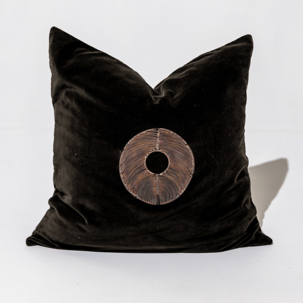 BHD HOME featurecushion Disc Gold Black Velvet  55 x 55cm